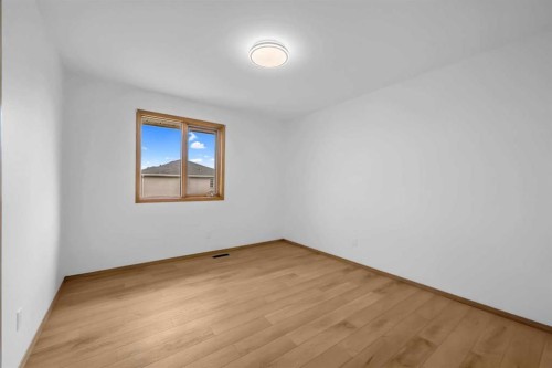 208 Coral Shores Bay Ne, Calgary, AB - Indoor Photo Showing Other Room