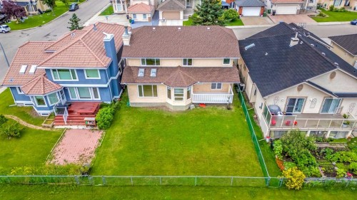 208 Coral Shores Bay Ne, Calgary, AB - Outdoor