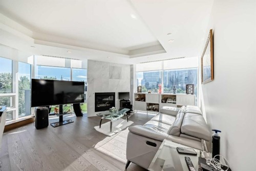 302-738 1 Avenue Sw, Calgary, AB - Indoor Photo Showing Living Room With Fireplace