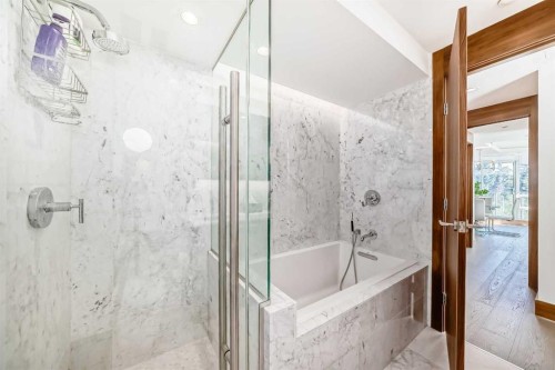 302-738 1 Avenue Sw, Calgary, AB - Indoor Photo Showing Bathroom