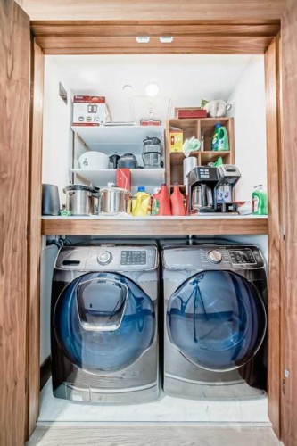 302-738 1 Avenue Sw, Calgary, AB - Indoor Photo Showing Laundry Room