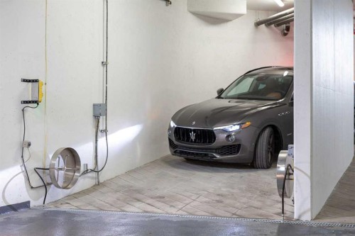 302-738 1 Avenue Sw, Calgary, AB - Indoor Photo Showing Garage