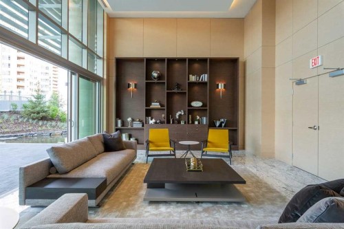 302-738 1 Avenue Sw, Calgary, AB - Indoor Photo Showing Living Room