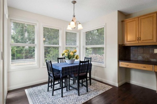 29 Sunset Close, Cochrane, AB - Indoor Photo Showing Dining Room