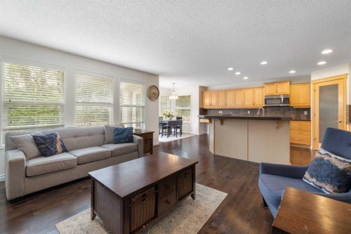 29 Sunset Close, Cochrane, AB - Indoor Photo Showing Living Room