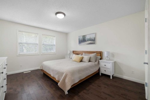 29 Sunset Close, Cochrane, AB - Indoor Photo Showing Bedroom