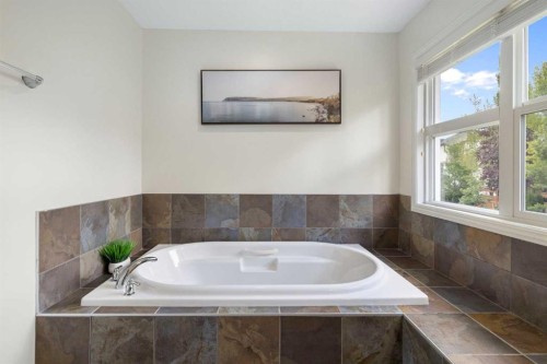29 Sunset Close, Cochrane, AB - Indoor Photo Showing Bathroom