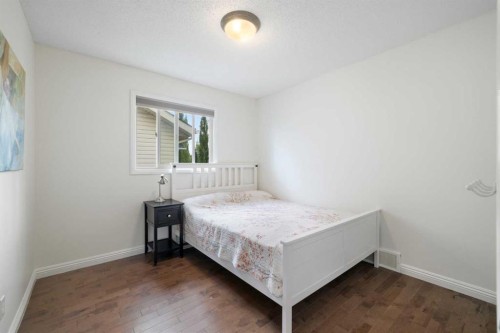 29 Sunset Close, Cochrane, AB - Indoor Photo Showing Bedroom