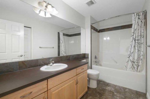 29 Sunset Close, Cochrane, AB - Indoor Photo Showing Bathroom