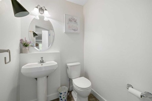 29 Sunset Close, Cochrane, AB - Indoor Photo Showing Bathroom
