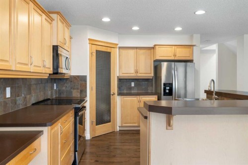 29 Sunset Close, Cochrane, AB - Indoor Photo Showing Kitchen