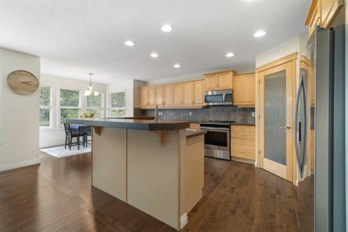 29 Sunset Close, Cochrane, AB - Indoor Photo Showing Kitchen