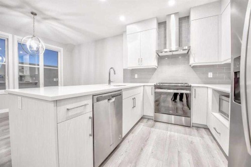917 Crestridge Common Sw, Calgary, AB - Indoor Photo Showing Kitchen With Stainless Steel Kitchen With Upgraded Kitchen