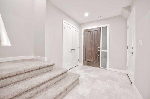 917 Crestridge Common Sw, Calgary, AB - Indoor Photo Showing Other Room