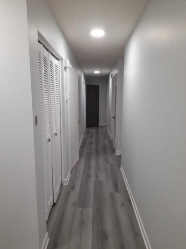 723 5 Street Ne, Calgary, AB - Indoor Photo Showing Other Room