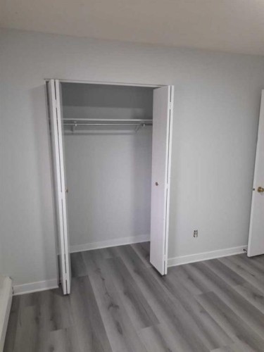 723 5 Street Ne, Calgary, AB - Indoor Photo Showing Other Room