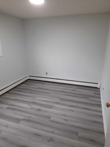 723 5 Street Ne, Calgary, AB - Indoor Photo Showing Other Room
