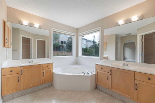 72 Rockyledge Crescent Nw, Calgary, AB - Indoor Photo Showing Bathroom
