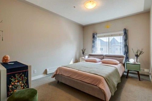 534-10 Discovery Ridge Close Sw, Calgary, AB - Indoor Photo Showing Bedroom