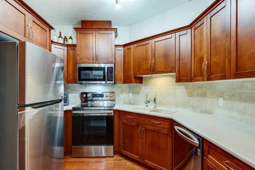 534-10 Discovery Ridge Close Sw, Calgary, AB - Indoor Photo Showing Kitchen