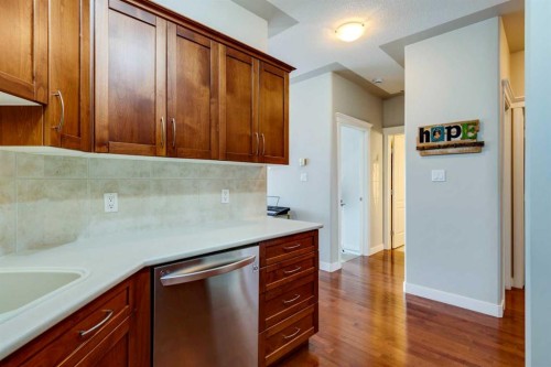 534-10 Discovery Ridge Close Sw, Calgary, AB - Indoor Photo Showing Kitchen