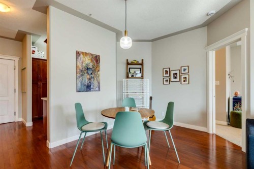 534-10 Discovery Ridge Close Sw, Calgary, AB - Indoor Photo Showing Dining Room