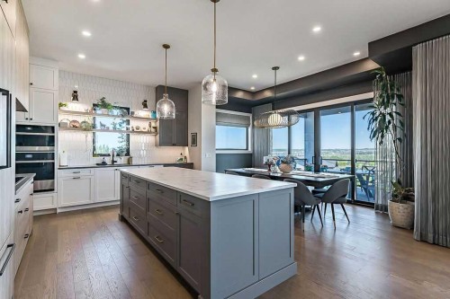 10 Westmount Point, Okotoks, AB - Indoor Photo Showing Kitchen With Upgraded Kitchen