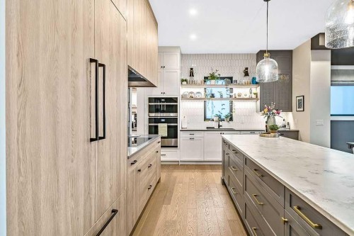 10 Westmount Point, Okotoks, AB - Indoor Photo Showing Kitchen With Upgraded Kitchen