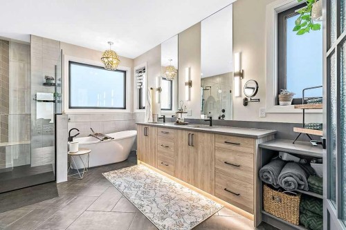10 Westmount Point, Okotoks, AB - Indoor Photo Showing Bathroom