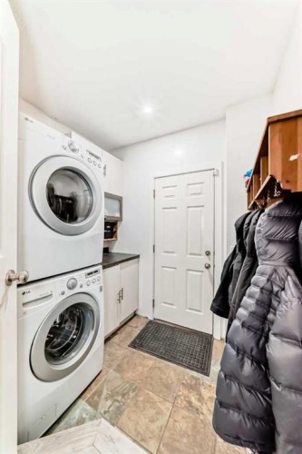 246 New Brighton Mews Se, Calgary, AB - Indoor Photo Showing Laundry Room
