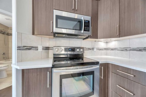 410-24 Varsity Estates Circle Nw, Calgary, AB - Indoor Photo Showing Kitchen