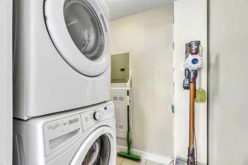410-24 Varsity Estates Circle Nw, Calgary, AB - Indoor Photo Showing Laundry Room