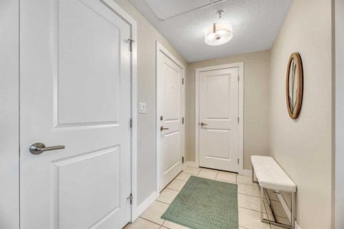 410-24 Varsity Estates Circle Nw, Calgary, AB - Indoor Photo Showing Other Room