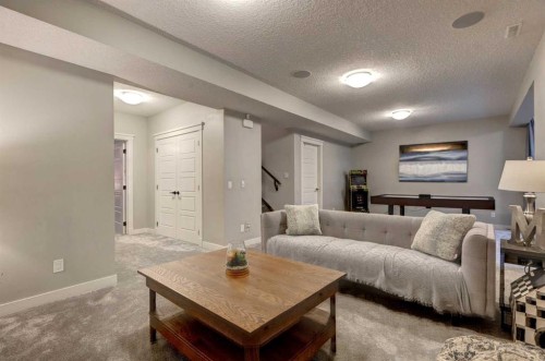 19 Cranbrook Crescent Se, Calgary, AB - Indoor Photo Showing Living Room