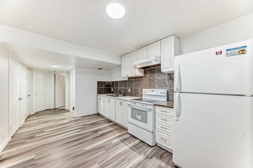 32 Taravista Crescent Ne, Calgary, AB - Indoor Photo Showing Kitchen