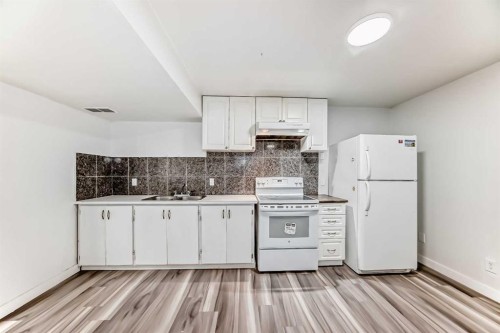 32 Taravista Crescent Ne, Calgary, AB - Indoor Photo Showing Kitchen With Double Sink