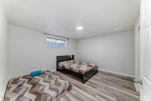 32 Taravista Crescent Ne, Calgary, AB - Indoor Photo Showing Bedroom