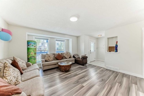 32 Taravista Crescent Ne, Calgary, AB - Indoor Photo Showing Living Room