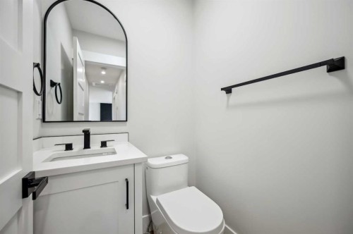 36 Maple Court Crescent Se, Calgary, AB - Indoor Photo Showing Bathroom