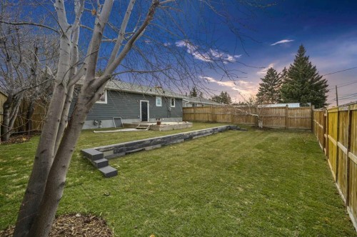 36 Maple Court Crescent Se, Calgary, AB - Outdoor