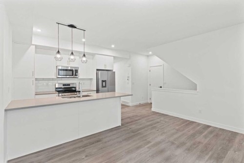 146-2117 81 Street Sw, Calgary, AB - Indoor Photo Showing Kitchen