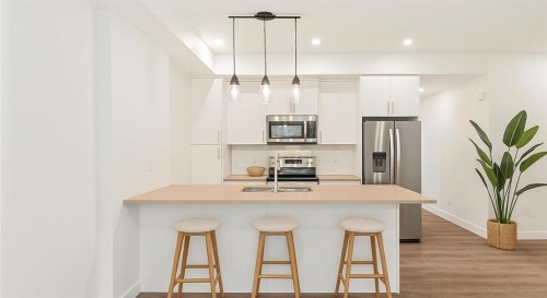 146-2117 81 Street Sw, Calgary, AB - Indoor Photo Showing Kitchen With Upgraded Kitchen