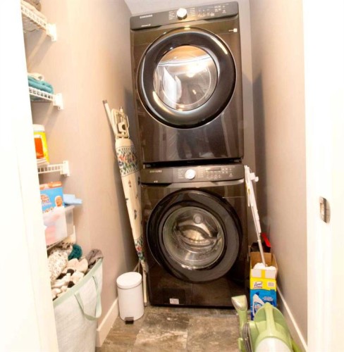103 Sunrise Common, Cochrane, AB - Indoor Photo Showing Laundry Room