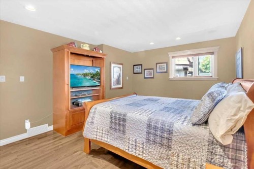 2211 45 Street Se, Calgary, AB - Indoor Photo Showing Bedroom