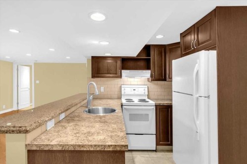 2211 45 Street Se, Calgary, AB - Indoor Photo Showing Kitchen