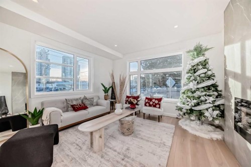 3349 Spruce Drive Sw, Calgary, AB - Indoor Photo Showing Living Room