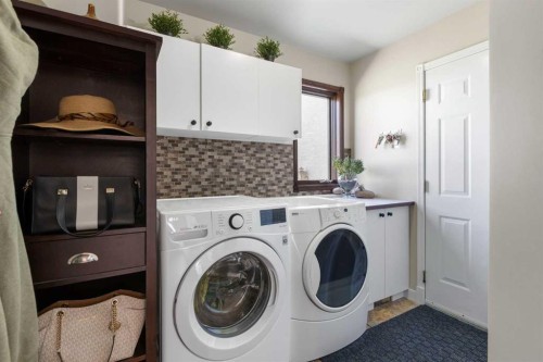 250257 271 Range Road, Rural Rocky View County, AB - Indoor Photo Showing Laundry Room