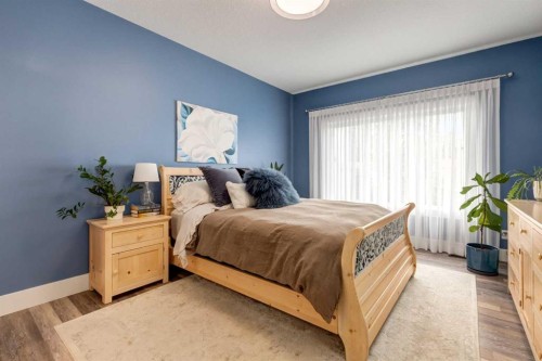 95 Sierra Morena Manor Sw, Calgary, AB - Indoor Photo Showing Bedroom