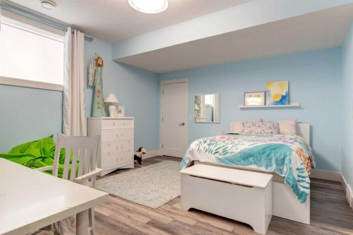 95 Sierra Morena Manor Sw, Calgary, AB - Indoor Photo Showing Bedroom