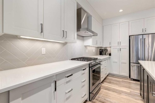 95 Sierra Morena Manor Sw, Calgary, AB - Indoor Photo Showing Kitchen With Upgraded Kitchen